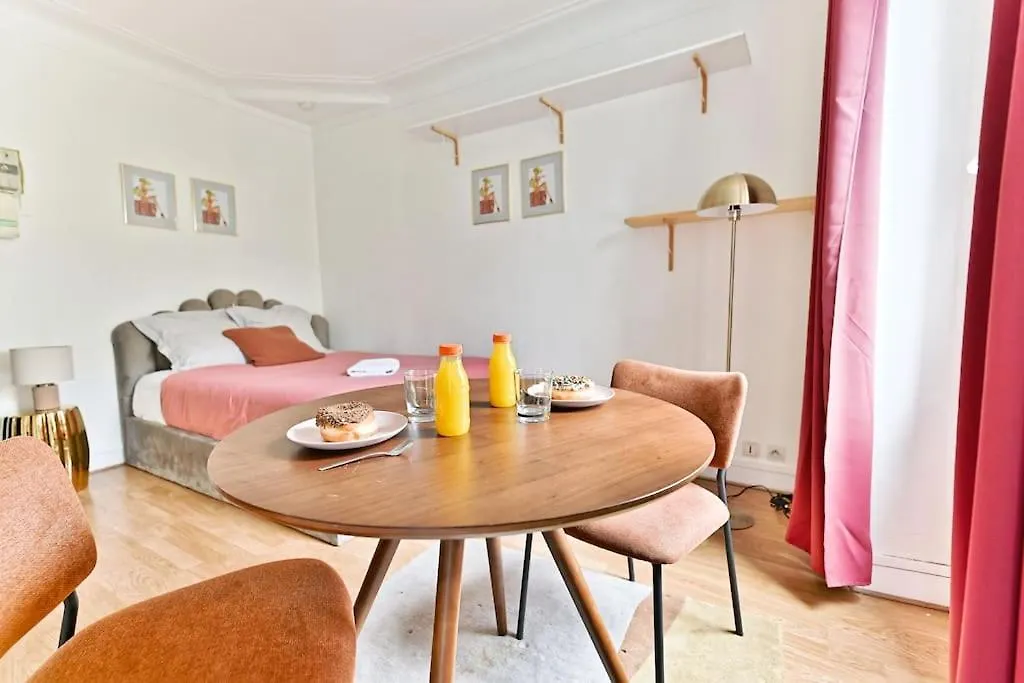 Petit Studio Paris Voltaire Nation 0*,