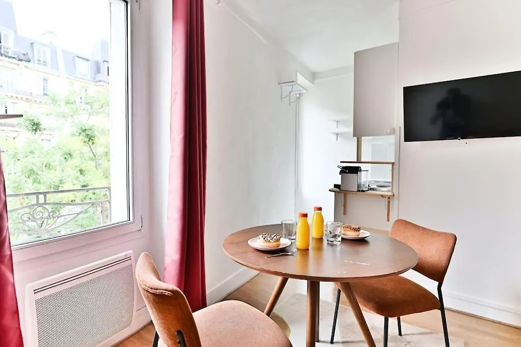 Petit Studio Paris Voltaire Nation 0*,