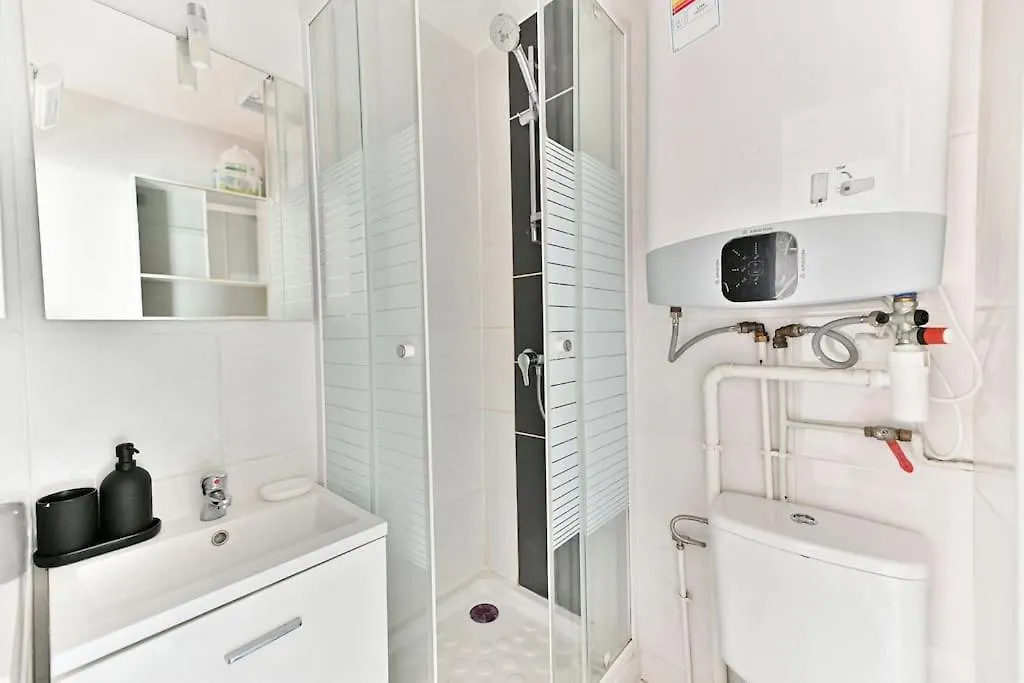Petit Studio Paris Voltaire Nation Apartment